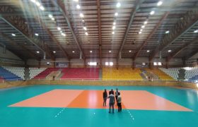 نصب کفپوش و آمادگی کامل سالن های محل برگزاری بیست و دومین دوره مسابقات والیبال قهرمانی مردان آسیا