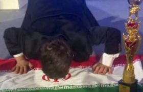 دانشآموز ارومیهای در قلب اروپا بر پرچم ایران بوسه زد