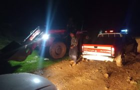 ۸ خانوار در گل‌ولای محور تکاب محبوس شدند