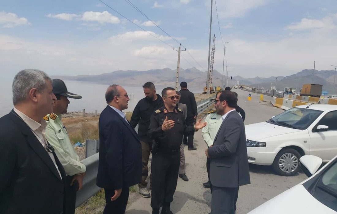 تعریض ایست بازرسی پل میان‌گذر دریاچه ارومیه آغاز شد