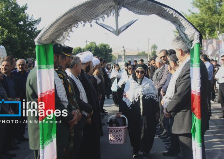 مهاباد، وداع با کاروان تشییع رهبر شهید