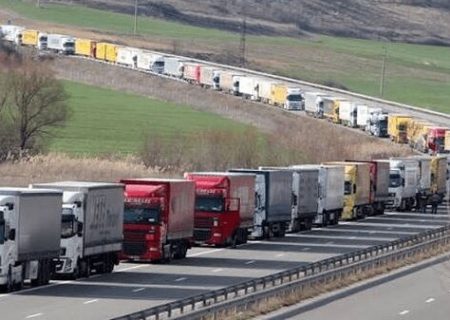 ورود ناوگان ترانزیتی به کشور از پایانه‌های مرزی آذربایجان‌غربی ۳۲ درصد رشد کرد
